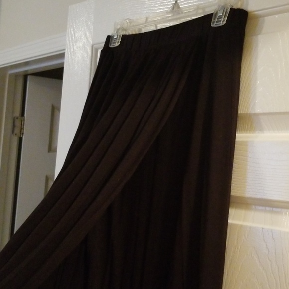 4/$20 Tulip cut black maxi skirt - Picture 3 of 3